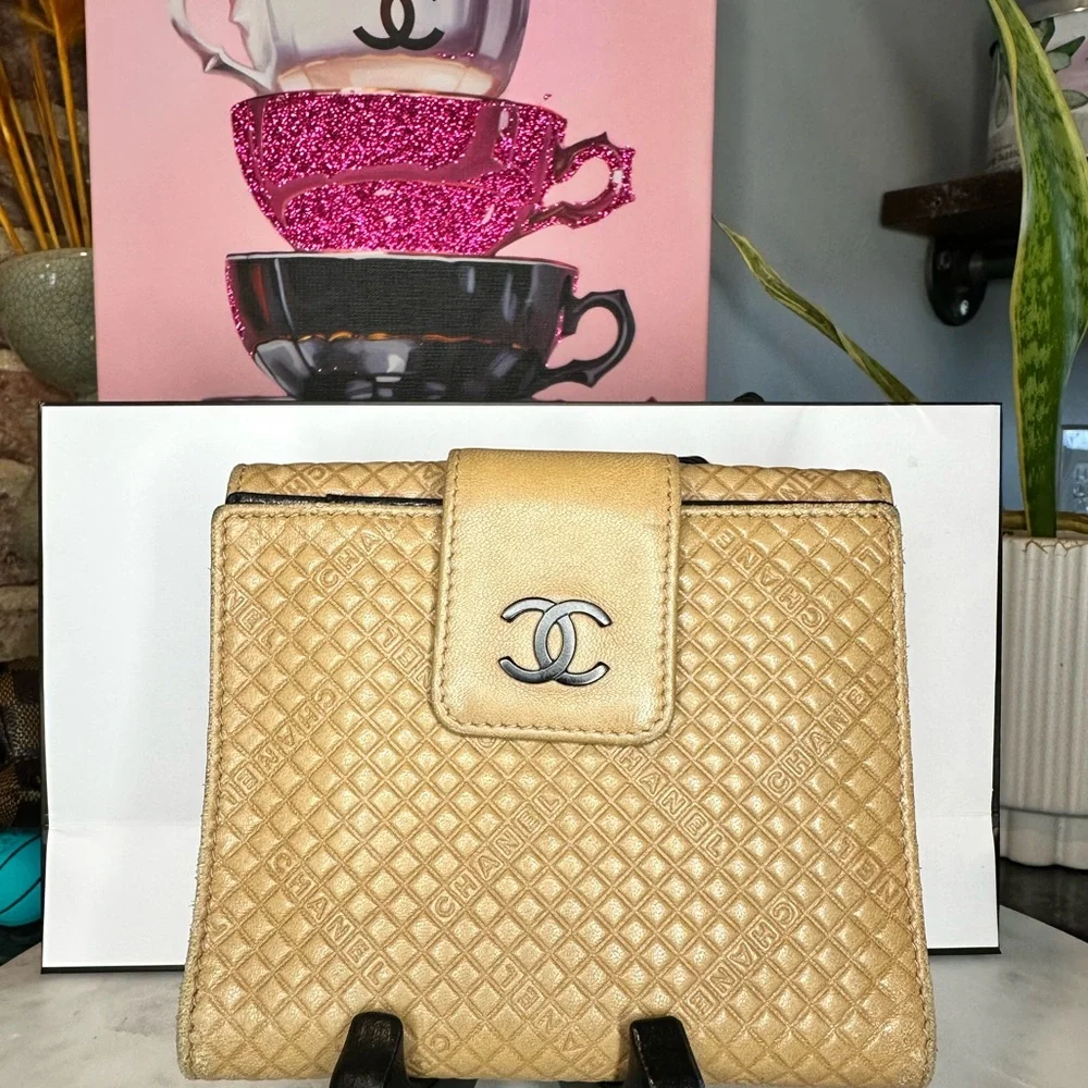 Chanel Beige Compact Wallet - Picture 15 of 16